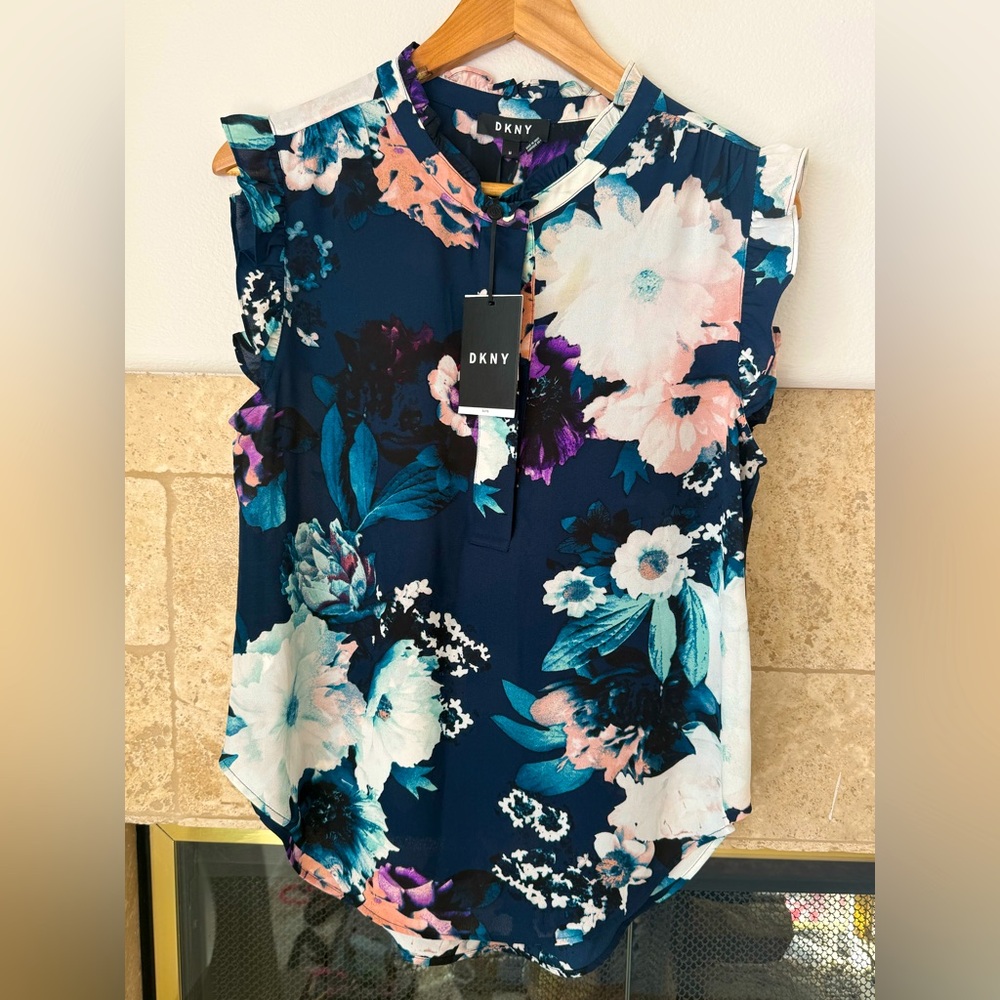 Top by DKNY size M
